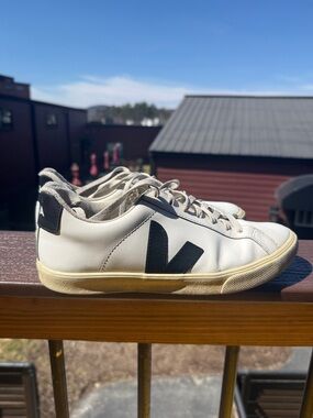 Veja black and white Esplar women’s sneakers US9